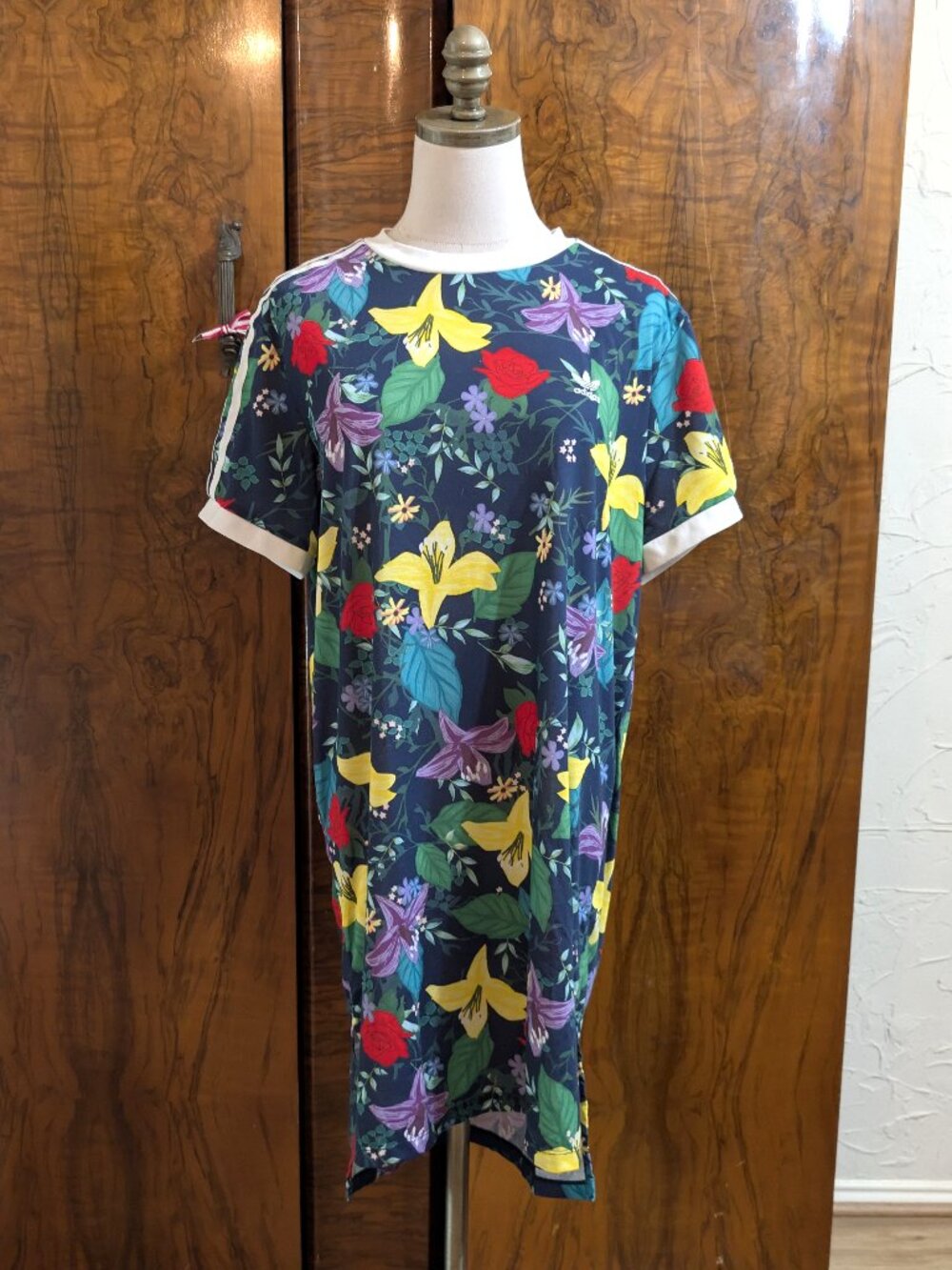 Adidas Floral Print T-Shirt Dress M Vibrant Streetwear Athleisure Summer